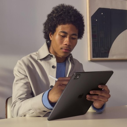 Планшет Apple iPad Pro 13" 1Tb (2024) Wi-Fi «черный космос»